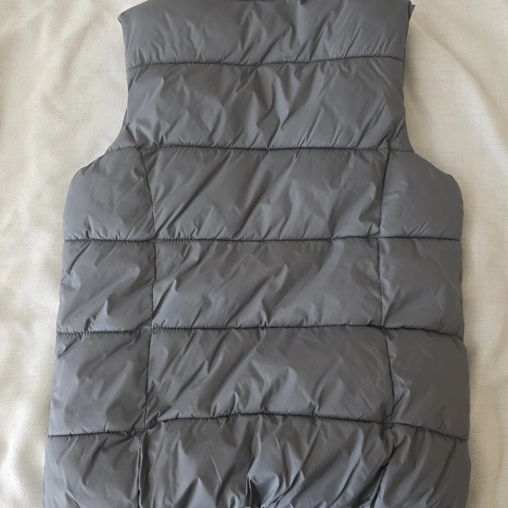 Old Navy Kids‎ water-resistant, quilted puffer vest gray Pockets Zip Up  Sz M